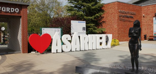 The Vasarhely sign has arrived to the main entrance